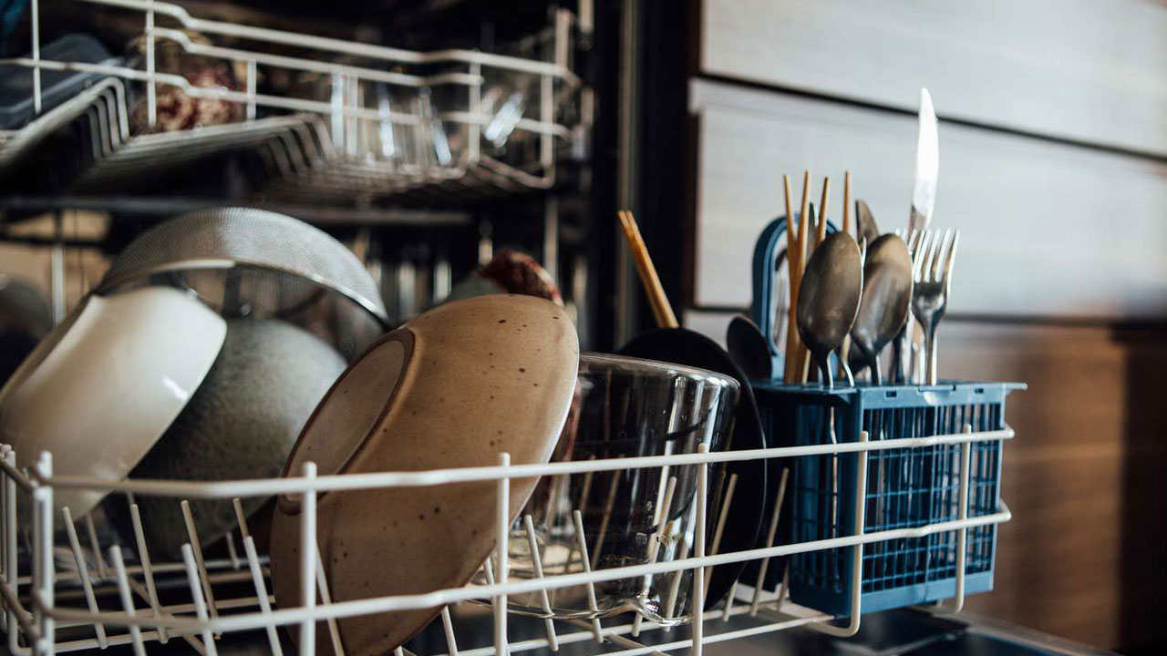 Foto - Cebinizi ve makinenizi yıpratıyor! Her gün bulaşık makinesi çalıştırmak zararlı mı?