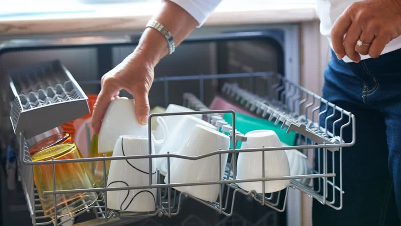 Foto - Cebinizi ve makinenizi yıpratıyor! Her gün bulaşık makinesi çalıştırmak zararlı mı?