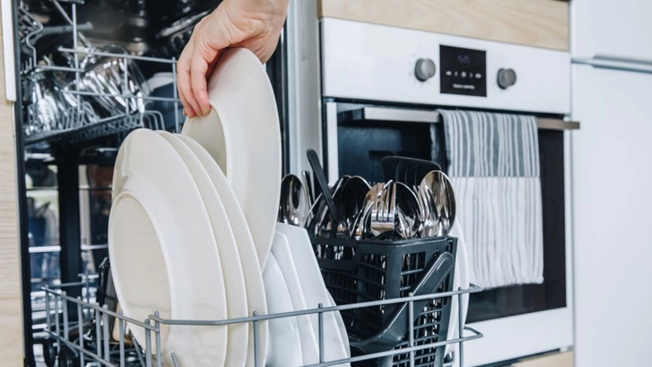Foto - Cebinizi ve makinenizi yıpratıyor! Her gün bulaşık makinesi çalıştırmak zararlı mı?