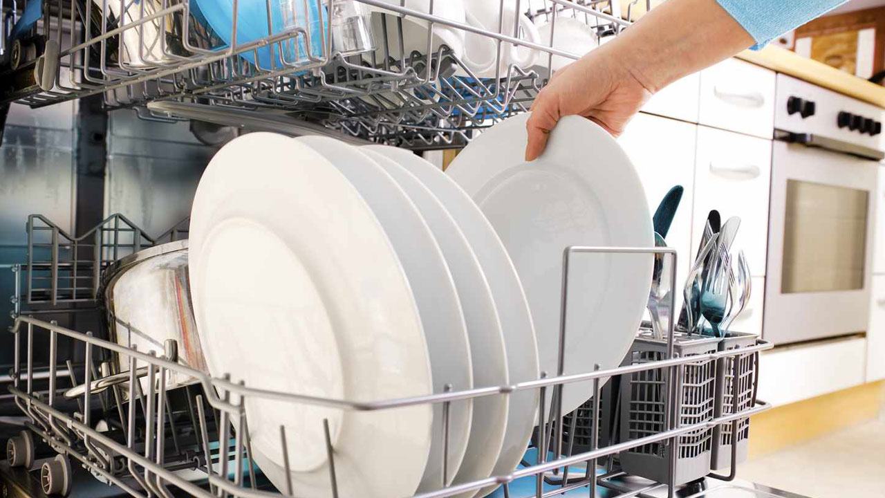 Foto - Cebinizi ve makinenizi yıpratıyor! Her gün bulaşık makinesi çalıştırmak zararlı mı?