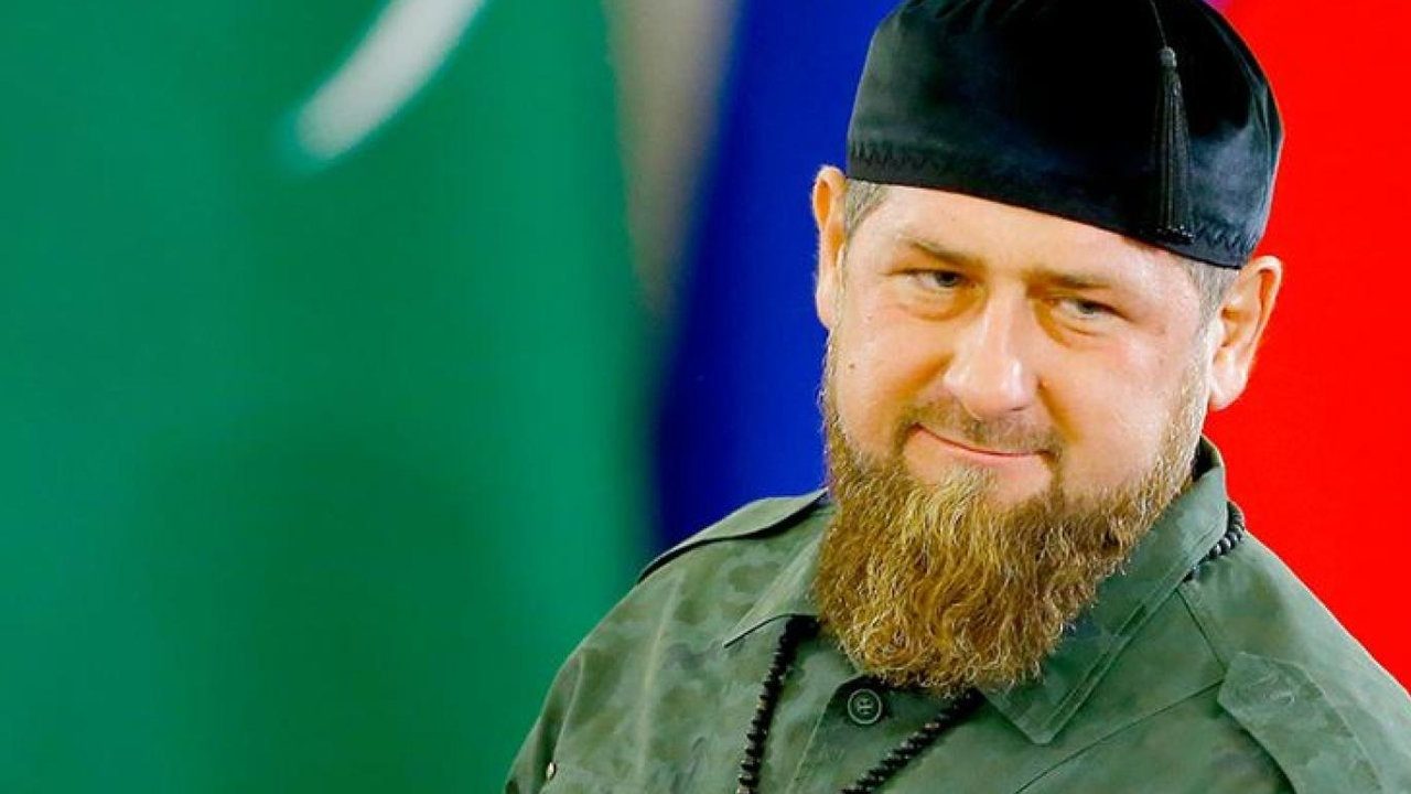 Foto - Çeçenistan’ın kukla lideri Kadirov’a gün doğdu! Önce bordo bere, şimdi nişan