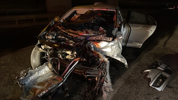 Foto - Çekmeköy'de bariyere çarpan otomobildeki 3 kişi yaralandı