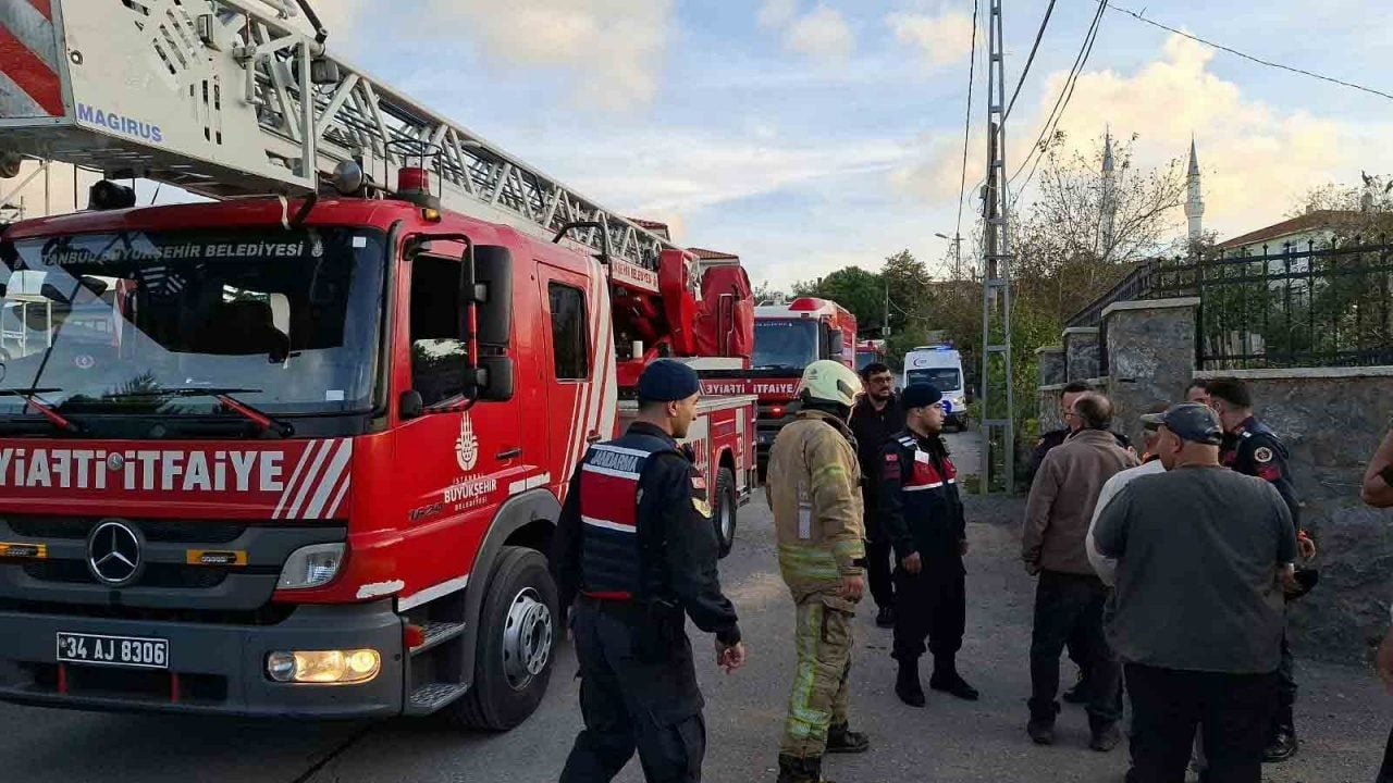 Foto - Çekmeköy'de inşaatta göçük: Toprak altında kalan işçi kurtarıldı