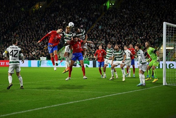 Foto - Celtic kulübüne taraftarından tokat gibi cevap! Tribünler Filistin bayraklarıyla doldu...