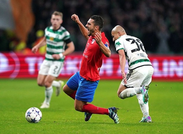 Foto - Celtic kulübüne taraftarından tokat gibi cevap! Tribünler Filistin bayraklarıyla doldu...