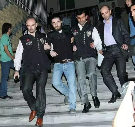 Foto - Cem Garipoğlu'nun elindeki mor lekelerin sırrı ortaya çıktı