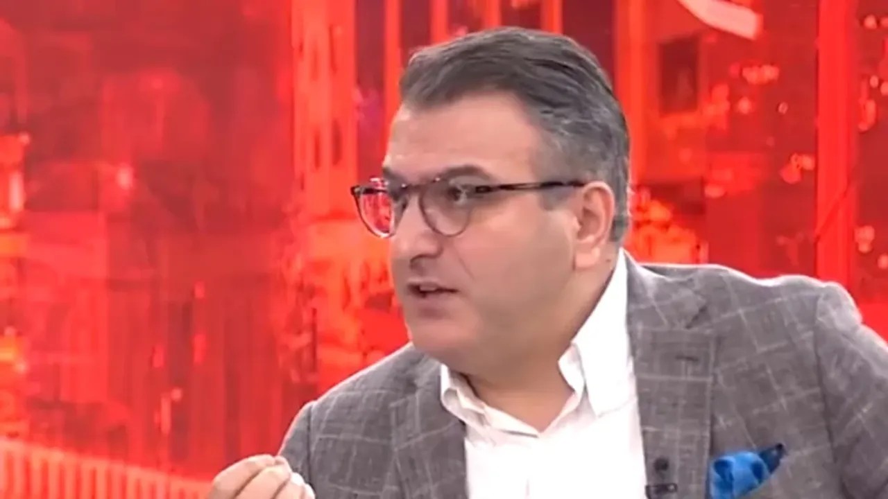 Cem Küçük 'AK Partili isme yapıldı' dedi! Şok açıklamayı yaptı: Mesajlar yayınlanırsa o koltukta oturamaz