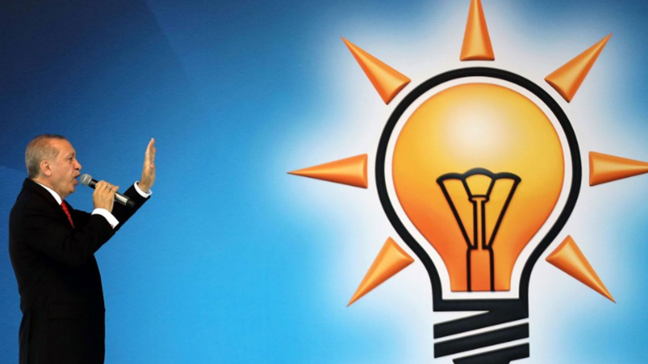 Foto - Cem Küçük AK Parti'ye yakın olup CHP'ye yanaşanları açıkladı: Erdoğan ihanete uğradığının farkında ve acele etmiyor