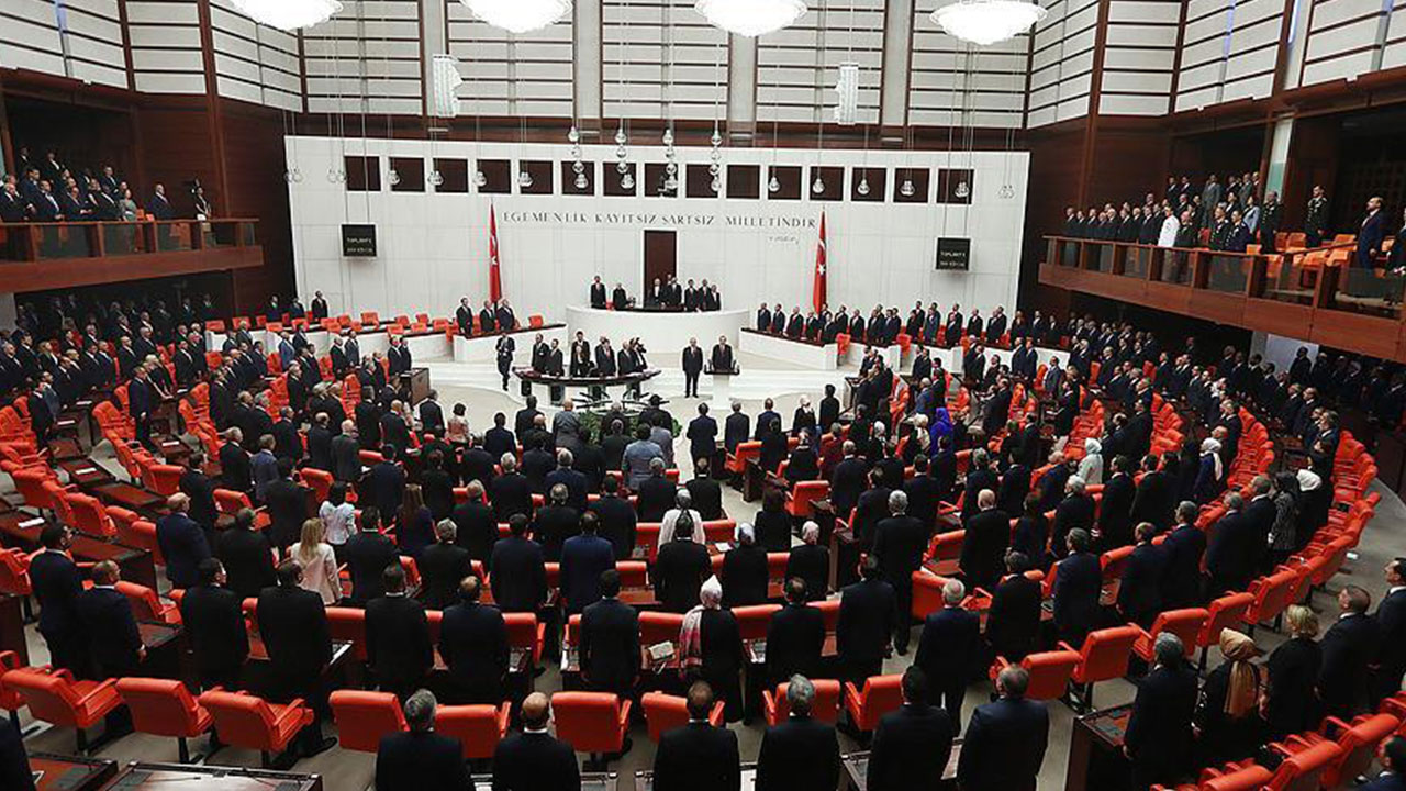 Foto - Cem Küçük AK Parti'ye yakın olup CHP'ye yanaşanları açıkladı: Erdoğan ihanete uğradığının farkında ve acele etmiyor