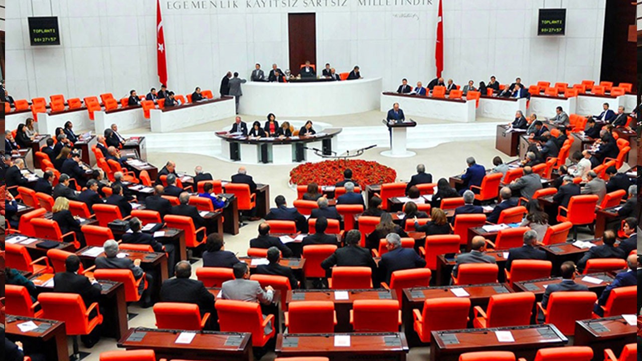 Foto - Cem Küçük AK Parti'ye yakın olup CHP'ye yanaşanları açıkladı: Erdoğan ihanete uğradığının farkında ve acele etmiyor