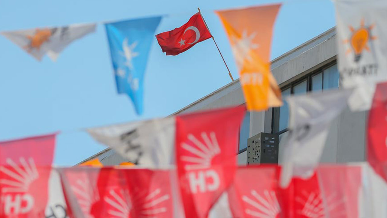 Foto - Cem Küçük AK Parti'ye yakın olup CHP'ye yanaşanları açıkladı: Erdoğan ihanete uğradığının farkında ve acele etmiyor