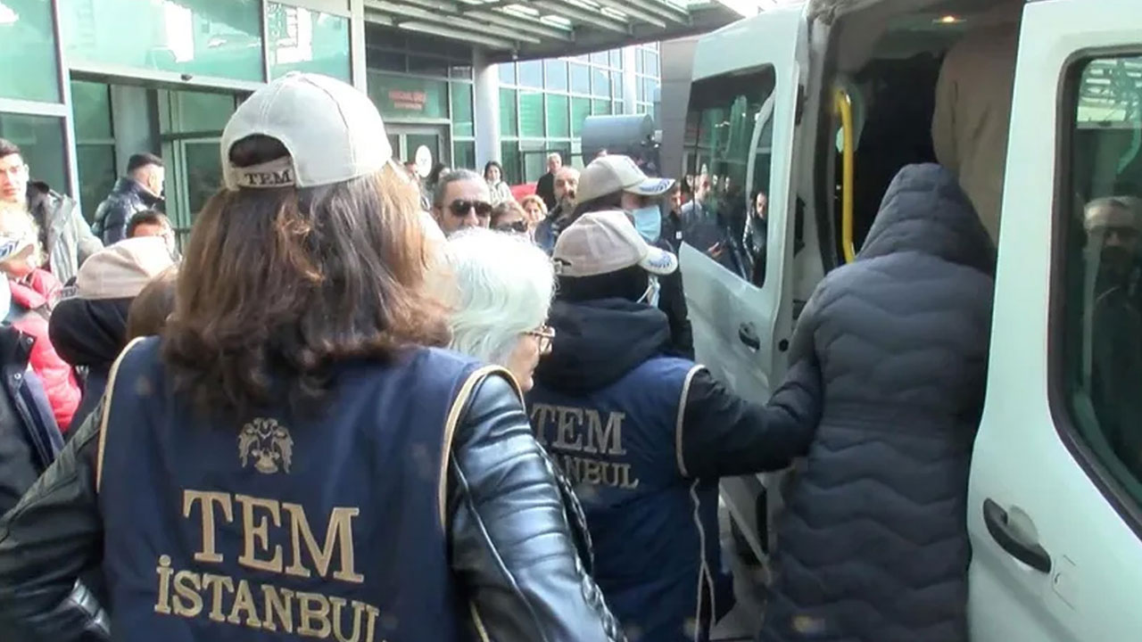 Foto - Cem Küçük aldığı şok bilgiyi açıkladı: Oralara 'sızın' talimatı verildi