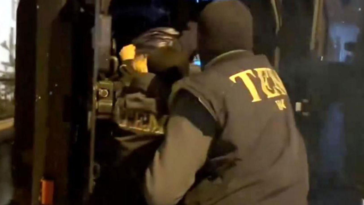 Foto - Cem Küçük aldığı şok bilgiyi açıkladı: Oralara 'sızın' talimatı verildi