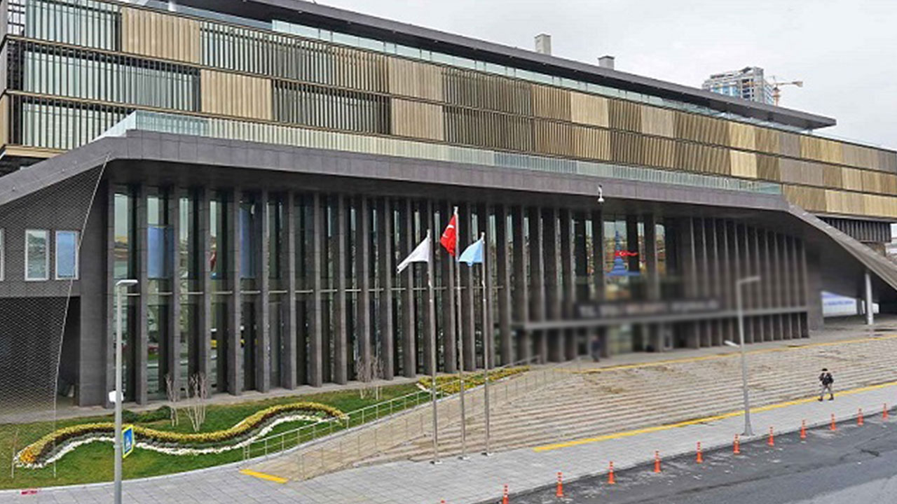 Foto - Cem Küçük az önce canlı yayında açıkladı: O belediyeye kayyım geliyor