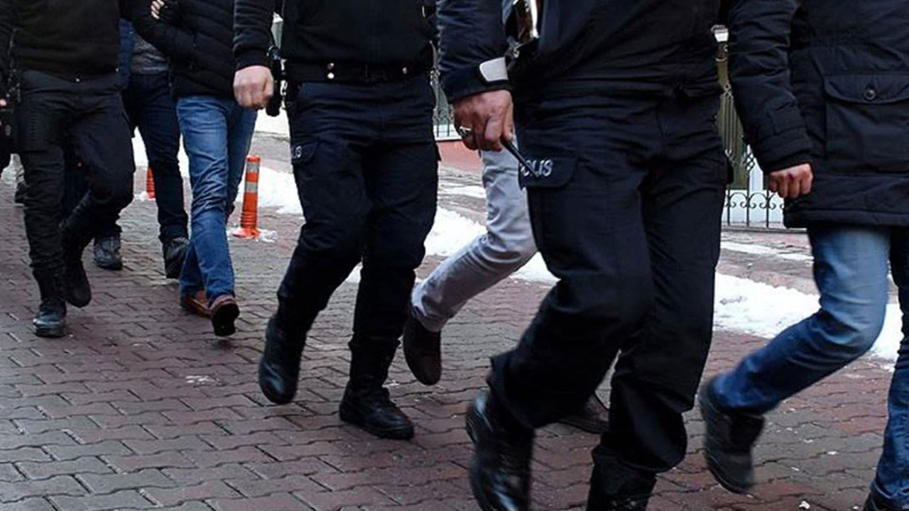 Foto - Cem Küçük az önce canlı yayında açıkladı: O belediyeye kayyım geliyor