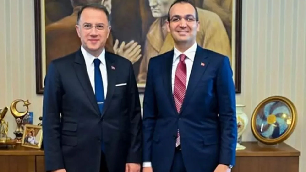 Foto - Cem Küçük az önce canlı yayında açıkladı: O belediyeye kayyım geliyor