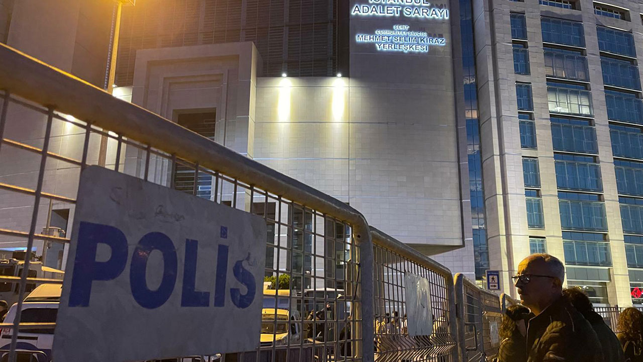 Foto - Cem Küçük az önce canlı yayında açıkladı: O belediyeye kayyım geliyor