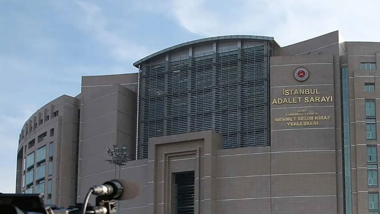 Foto - Cem Küçük 'bakın bu çok ciddi' diyerek duyurdu: O isme 8 koruma verilmiş