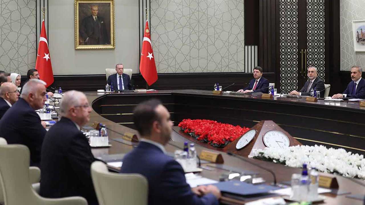 Foto - Cem Küçük, Berat Albayrak kulisini Türkiye'ye duyurdu! 'Kesin' dedi, 5 kişinin ismini verdi