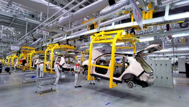 Foto - Cem Küçük canlı yayında kötü haberi duyurdu: Otomotiv devi Türkiye'ye yatırımını askıya aldı