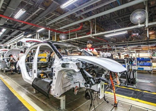 Foto - Cem Küçük canlı yayında kötü haberi duyurdu: Otomotiv devi Türkiye'ye yatırımını askıya aldı