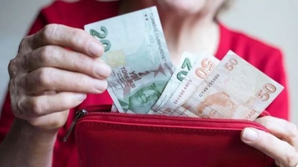 Foto - Cem Küçük, "Erdoğan’a rapor sunuldu" diyerek emekliye yapılacak zammı duyurdu 