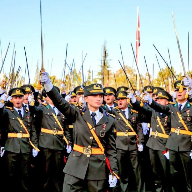 Foto - Cem Küçük, Hande Fırat'ın skandalını patlattı: Sende yürek varsa şimdi savunursun