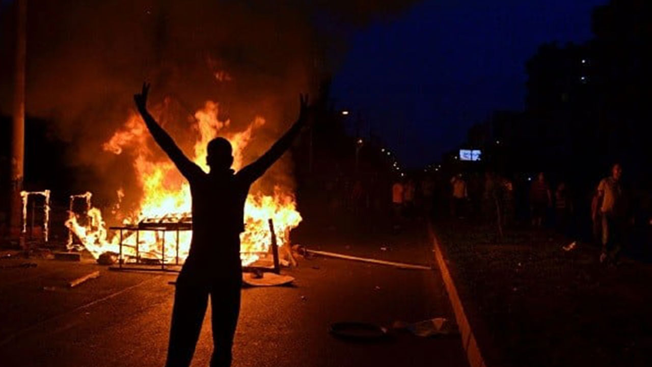Foto - Cem Küçük 'Şu an hükümete yakın isimler de oradaydı' diyerek açıkladı! Gözaltılar her an başlayabilir