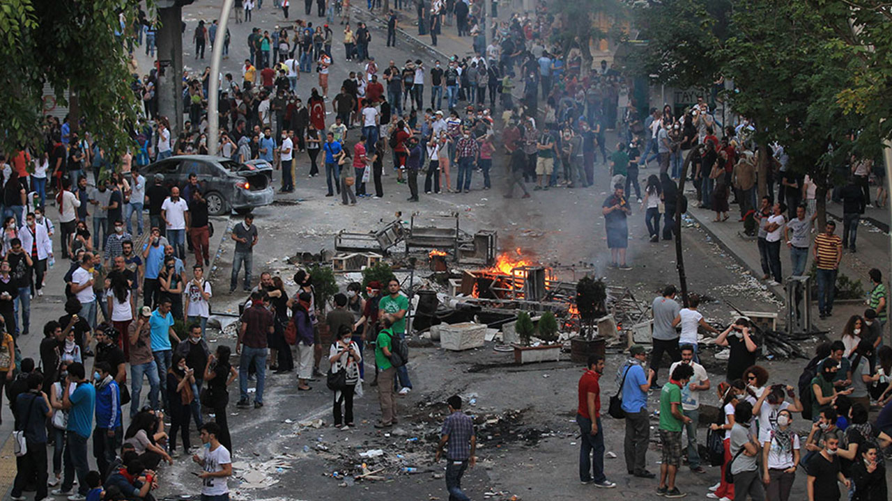 Foto - Cem Küçük 'Şu an hükümete yakın isimler de oradaydı' diyerek açıkladı! Gözaltılar her an başlayabilir