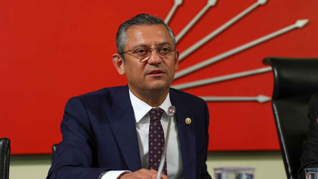 Foto - Cem Küçük "Verilen sözler tutulmadı" diyerek bugün seçim olsa kazanacak partiyi açıkladı