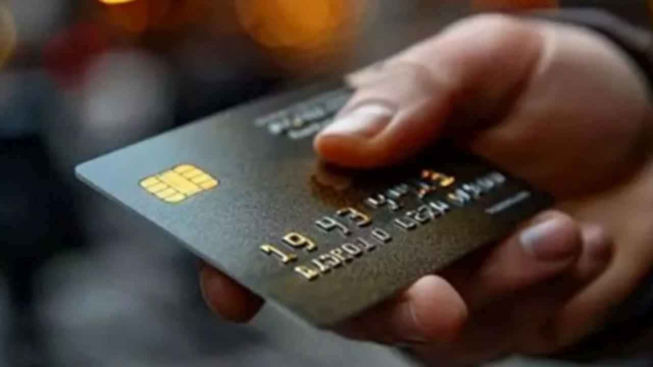 Foto - Cem Küçük "Verilen sözler tutulmadı" diyerek bugün seçim olsa kazanacak partiyi açıkladı