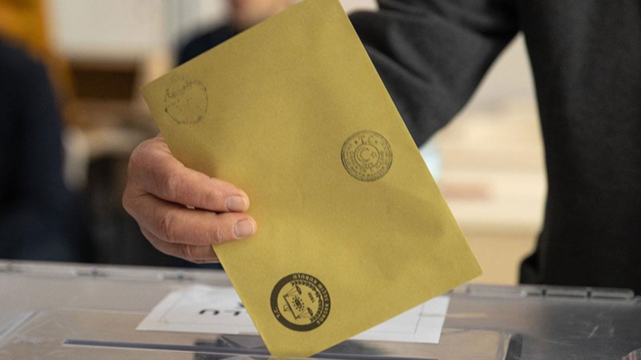 Foto - Cem Küçük yerden yere vurdu: Birinci gündem bu olmuyorsa kendilerini eleştirmeliler