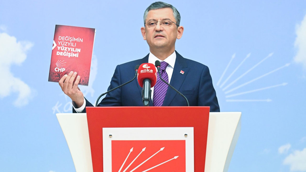 Foto - Cem Küçük yerden yere vurdu: Birinci gündem bu olmuyorsa kendilerini eleştirmeliler