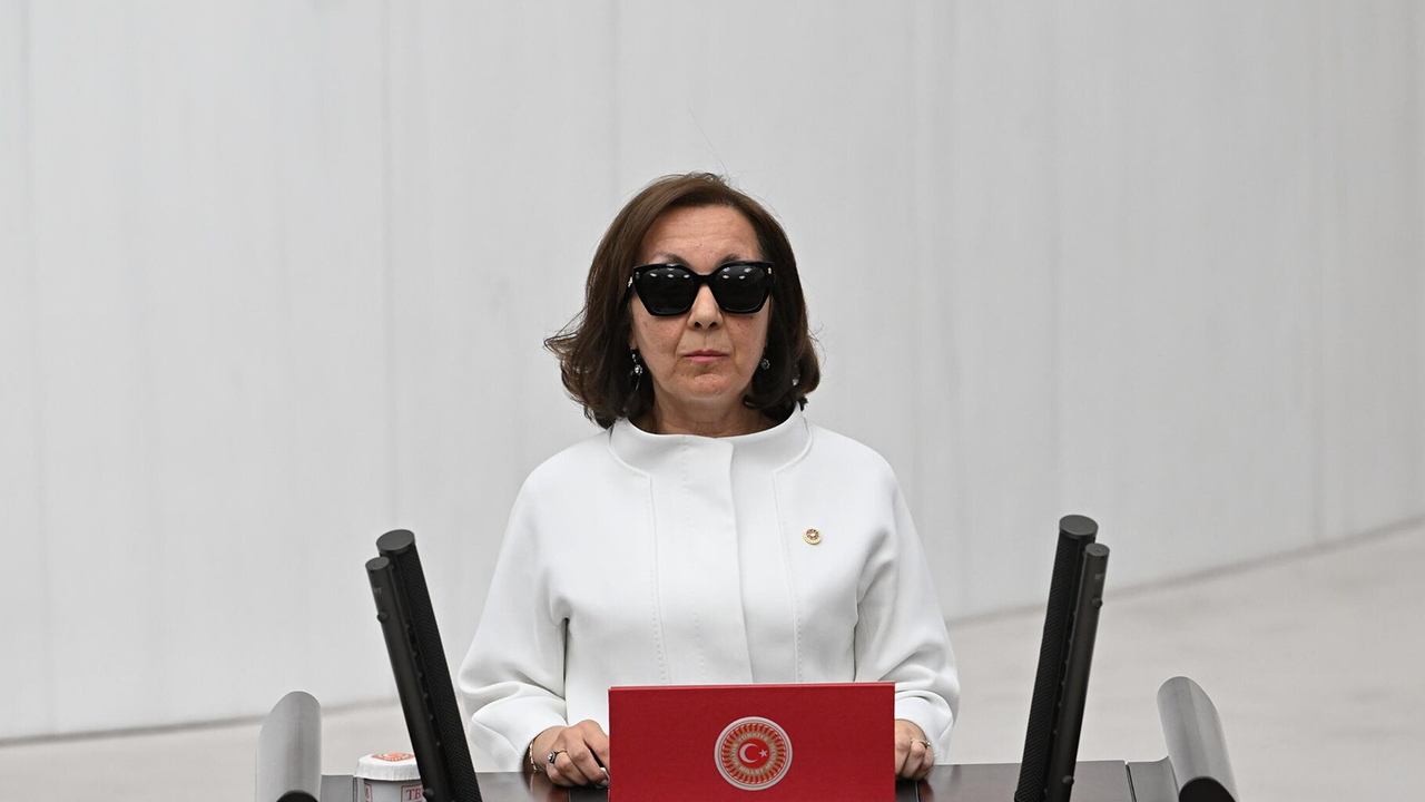 Foto - Cem Küçük'ten AK Parti'ye katılacak isimle ilgili sitem: Türkiye’de büyük lokma ye, büyük laf etme