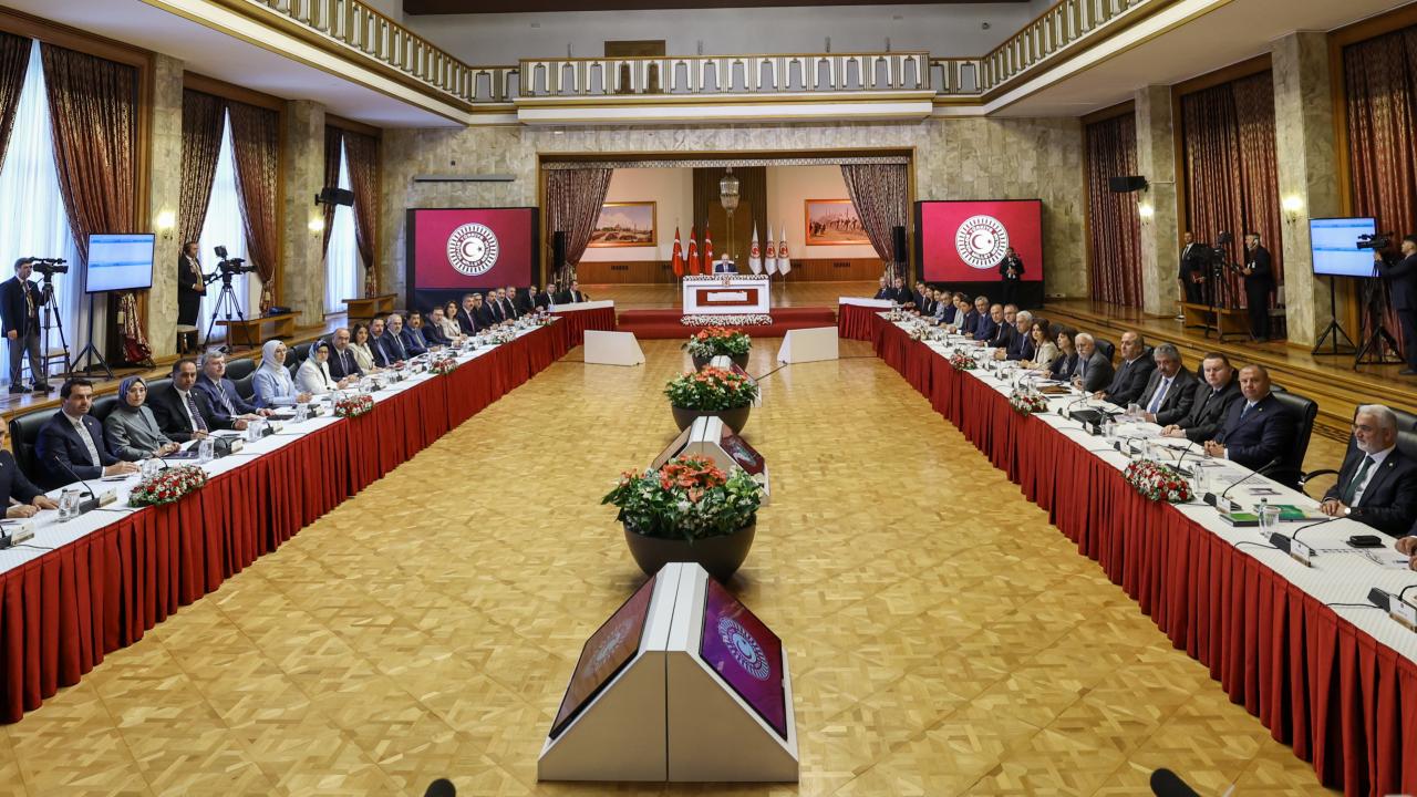 Foto - Cem Küçük'ten beklenmedik çıkış: Halk hükümete 'buna ne gerek vardı' diyor