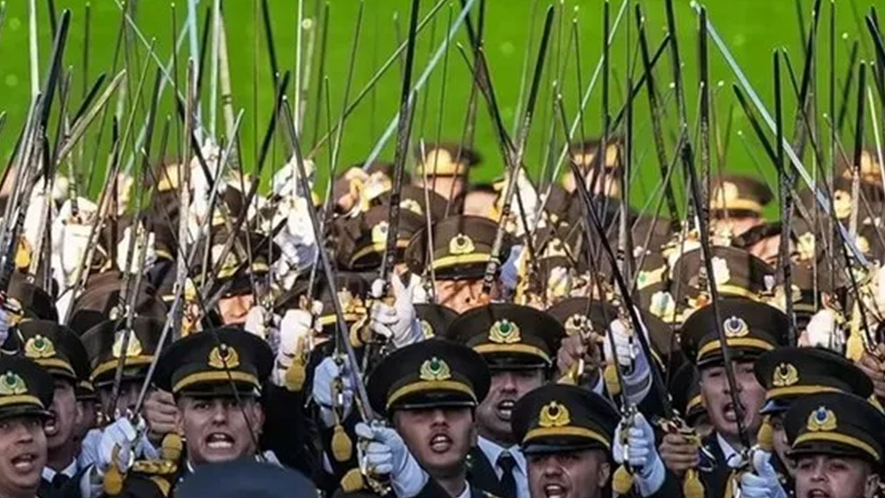 Foto - Cem Küçük'ten çok konuşulacak çıkış: Bu bir cunta girişimidir