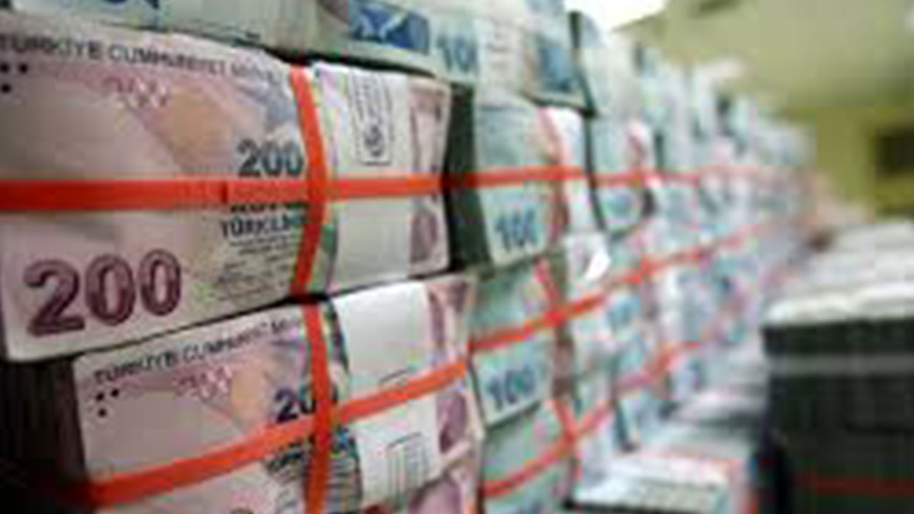 Foto - Cem Küçük'ten dikkat çeken çıkış: Mehmet Şimşek’in menzile yetişmesine az kaldı