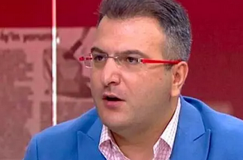 Foto - Cem Küçük’ten flaş çıkış! O gazeteci ile birbirlerine girdiler! Ortalık fena karıştı...