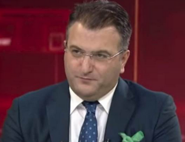 Foto - Cem Küçük’ten flaş çıkış! O gazeteci ile birbirlerine girdiler! Ortalık fena karıştı...