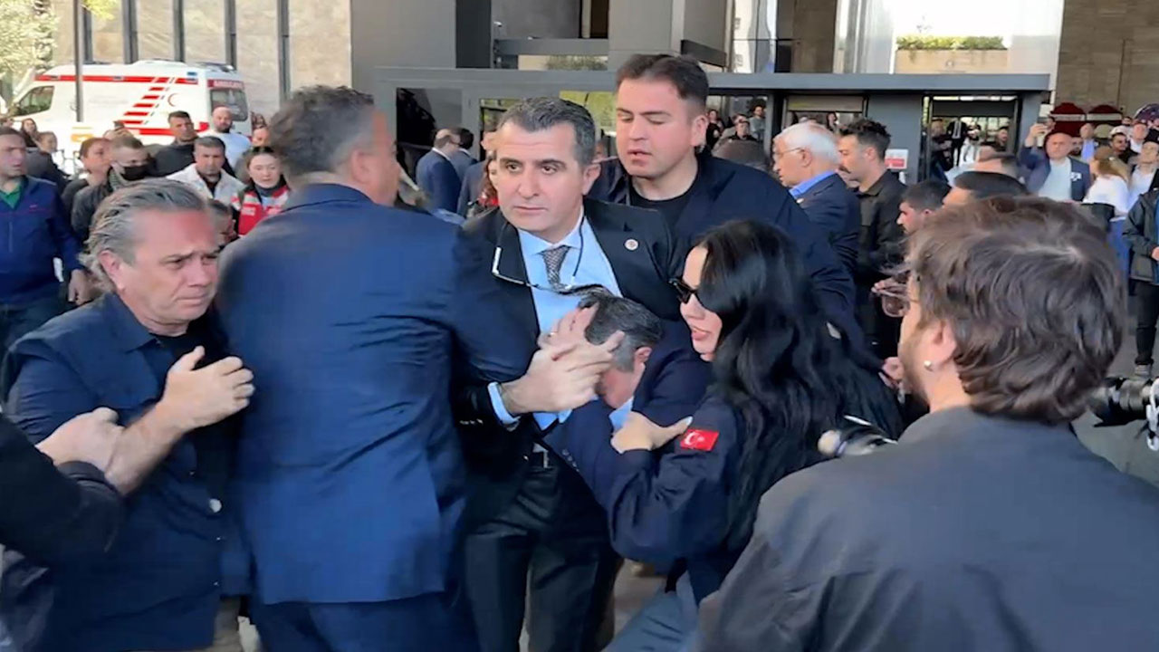 Foto - Cem Küçük’ten gündemi sarsacak açıklama: Saldırıdan şüphe ediyorum