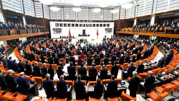Foto - Cem Küçük'ten herkesi şok edecek çıkış: Duyduğum kadarıyla AK Partili vekillere orada bir el mani oluyor