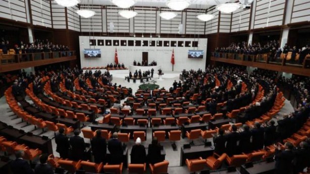 Foto - Cem Küçük'ten herkesi şok edecek çıkış: Duyduğum kadarıyla AK Partili vekillere orada bir el mani oluyor