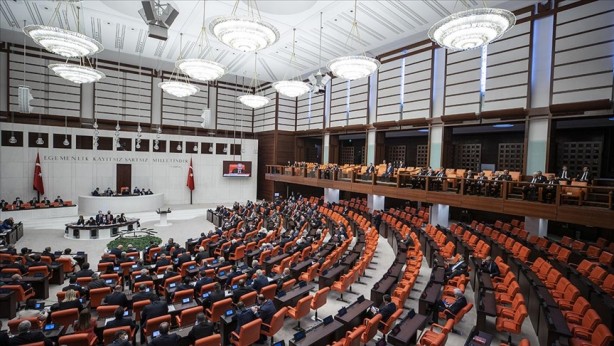 Foto - Cem Küçük'ten herkesi şok edecek çıkış: Duyduğum kadarıyla AK Partili vekillere orada bir el mani oluyor