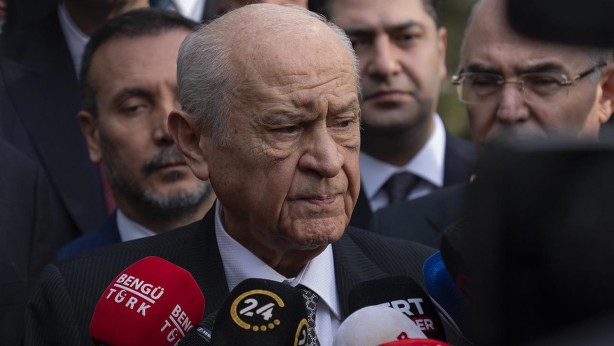 Foto - Cem Küçük'ten herkesi şok edecek çıkış: Duyduğum kadarıyla AK Partili vekillere orada bir el mani oluyor