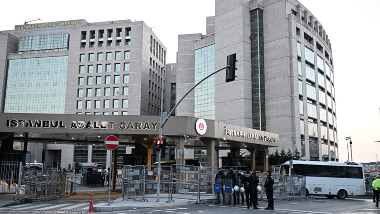 Foto - Cem Küçük'ten olay çıkış: O isim adam öldürse Erdoğan'dan bilecekler