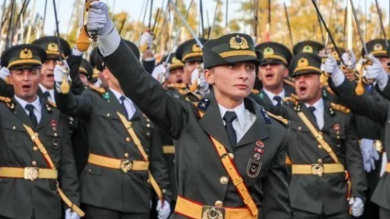 Foto - Cem Küçük fena patladı: Bedel ödeyip istifa etmeliler