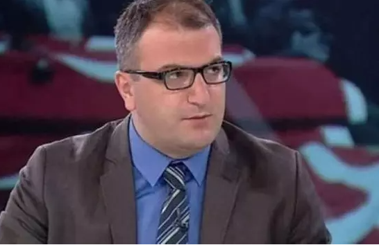 Foto - Cem Küçük'ten şok eden çıkış: O isim siyasilerle ters düştü ve görevi bıraktı! Sonrasında olanlar oldu