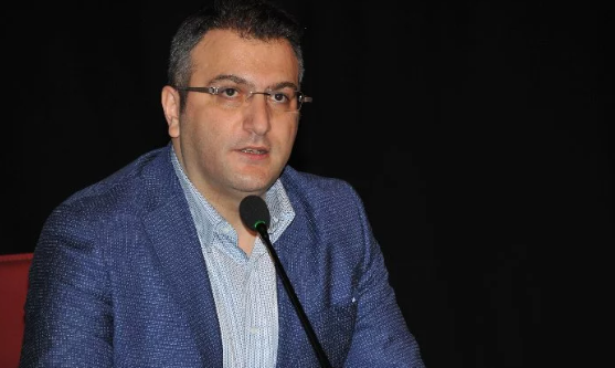 Cem Küçük'ten şok eden çıkış: O isim siyasilerle ters düştü ve görevi bıraktı! Sonrasında olanlar oldu