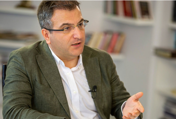 Foto - Cem Küçük'ten şok eden çıkış: O isim siyasilerle ters düştü ve görevi bıraktı! Sonrasında olanlar oldu