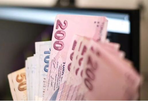 Foto - Cem Küçük'ün canlı yayınında ağzından kaçırdı! Emeklilere verilecek parayı açıkladı, çok büyük sürpriz